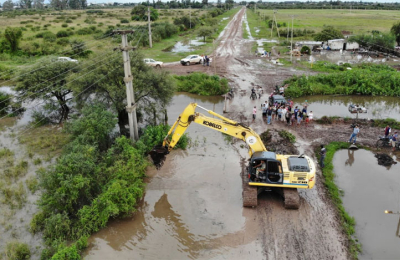 Mesón de Fierro sufre el aluvión de agua que cruza el canal de Pampa del Cielo