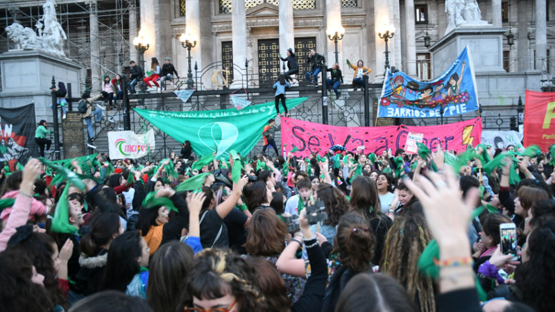 Una multitud apoyó la presentación del proyecto de ley por la interrupción legal de embarazo