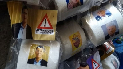 Italia: se viralizan las fotos de papel higiénico con la foto de Macri