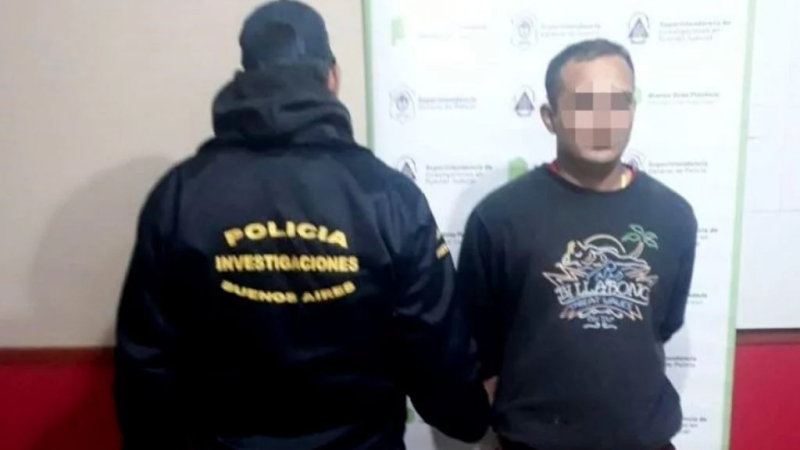 Lo detienen cuando iba a patear un penal: los policías estaban disfrazados de jugadores