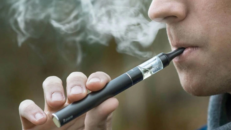 Le explotó un cigarrillo electrónico en la boca y le produjo fractura de mandíbula