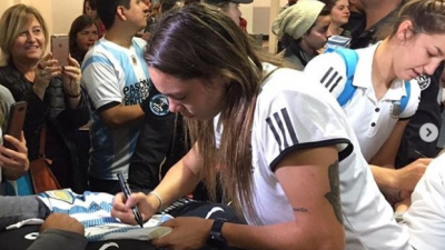 Así recibieron a la selección femenina de fútbol