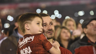 River vive una fiesta con ídolos actuales y glorias en la despedida de Mora
