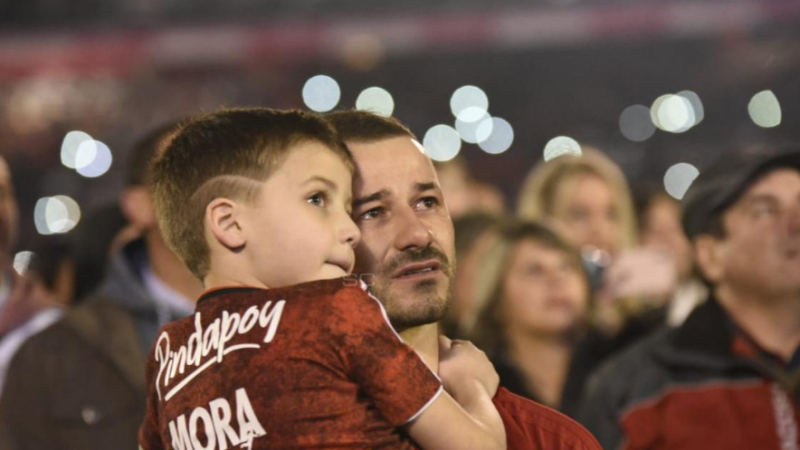 River vive una fiesta con ídolos actuales y glorias en la despedida de Mora
