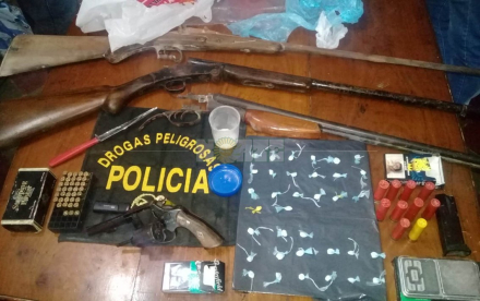 58armas y drogas.jpg