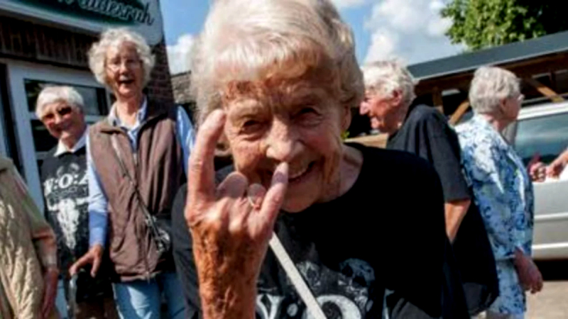 Se escaparon de un geriátrico y los encontraron en un festival de Heavy Metal