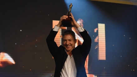 “El Host” también se llevó el premio a mejor programa de juegos entretenimiento reality humor.jpg