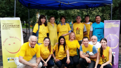 En dos plazas de Resistencia reciben donaciones de leche