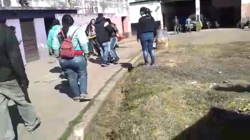 La secretaria de Gobierno de Quitilipi a las piñas con manifestantes