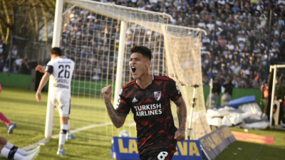 River hundió a Maradona