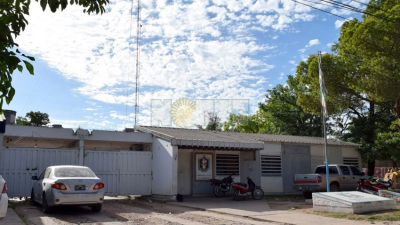Amor sin barreras: saltaba el alambrado para visitar a su novio detenido