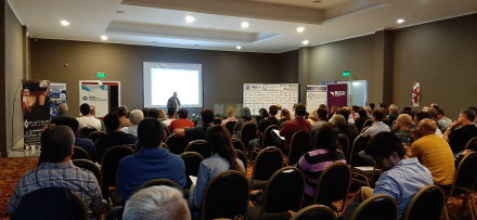 58camara charla.jpg