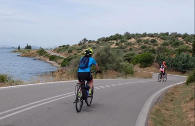 Mitología y paisajes de ensueño en una travesía en barco y bicicleta por las islas griegas