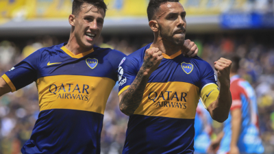Un efectivo Boca, con Tevez como figura, se suma a la punta tras golear a Arsenal