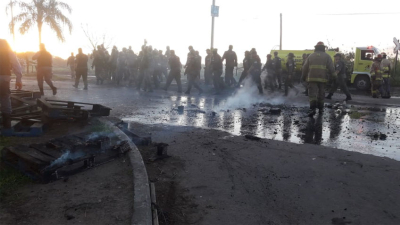 En un operativo con incidentes desalojaron el expredio del Ejército