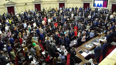 Entre festejos del PJ, la Asamblea Legislativa proclamó a la fórmula de Alberto y Cristina