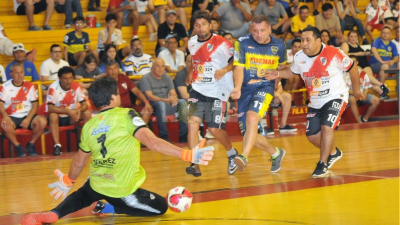 Glorias de Boca y River se exhibieron en Resistencia