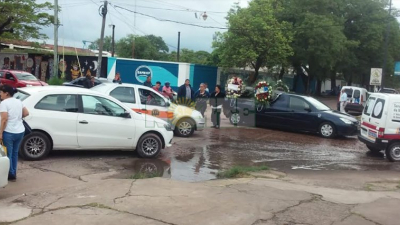 Remis chocó un coche fúnebre en pleno cortejo