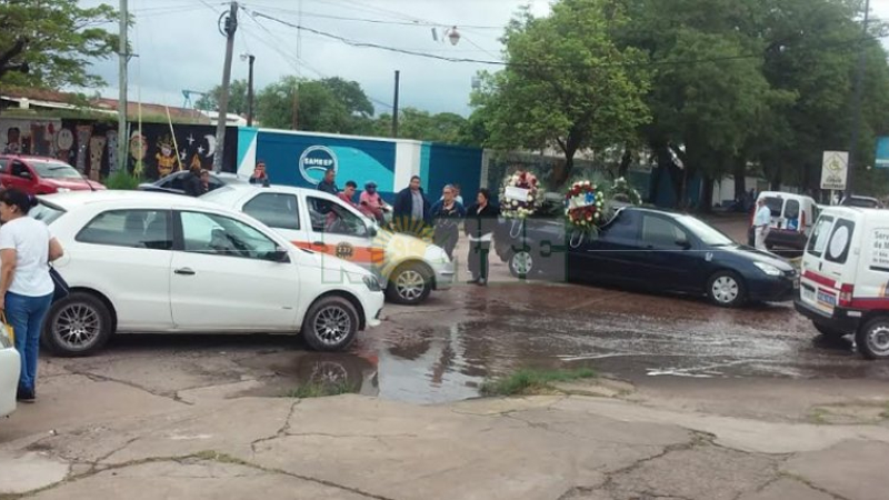 Remis chocó un coche fúnebre en pleno cortejo
