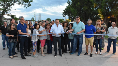 El gobernador inauguró 12 nuevas cuadras de pavimento urbano