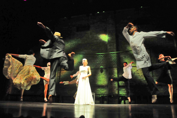 <p>EN EL TEATRO GUIDO MIRANDA. EL CUERPO DE BAILE DEL BALLET CONTEMPORANEO DEL CHACO CON LA OBRA EVA.</p>
<p>Foto: Jorge "Punky" Flores </p>