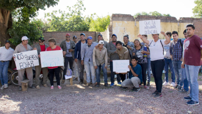 Empleados municipales denuncian despidos en Los Frentones