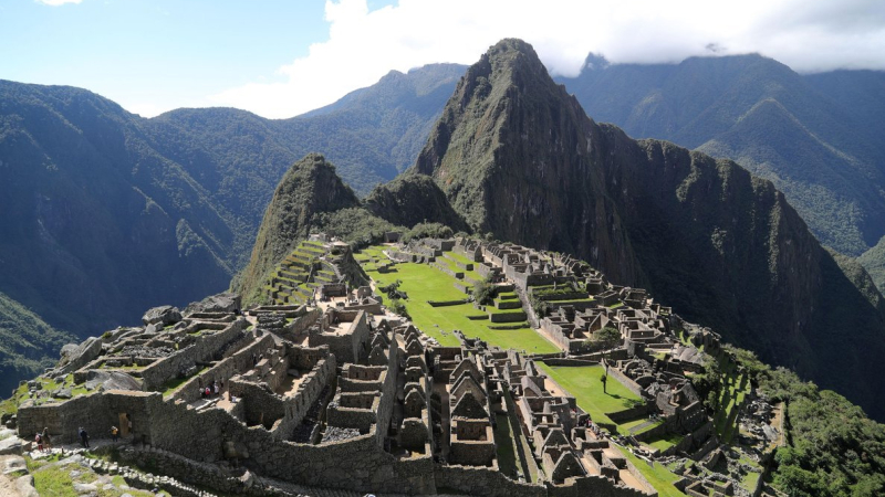 El argentino acusado de dañar Machu Picchu debe quedarse y resolver su situación judicial