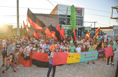 Histórico banderazo inclusivo en el inicio de los corsos en San Martín
