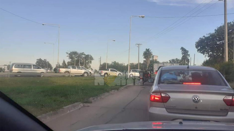 Sáenz Peña: estricto control en el único ingreso a la ciudad pero en el centro la gente salió sin frenos