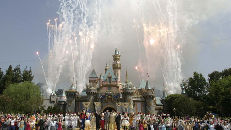 Disney suspendió a 43 mil empleados y pagará sus sueldos