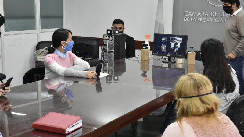 Diputados de la comisión de Asuntos Constitucionales tuvieron una prueba del sistema que utilizarán en sus reuniones