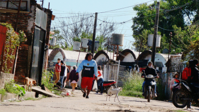 Miden el impacto de la pandemia en barrios de Resistencia y Buenos Aires