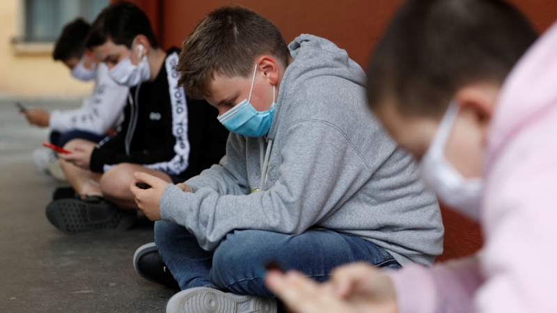 Francia cierra 70 escuelas en una semana por casos de coronavirus