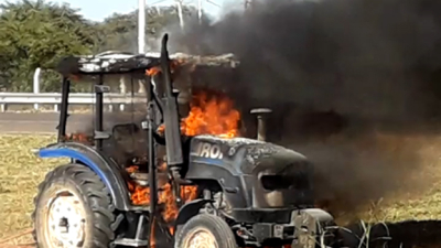 Pampa del Infierno: un tractor del municipio se quemó por completo