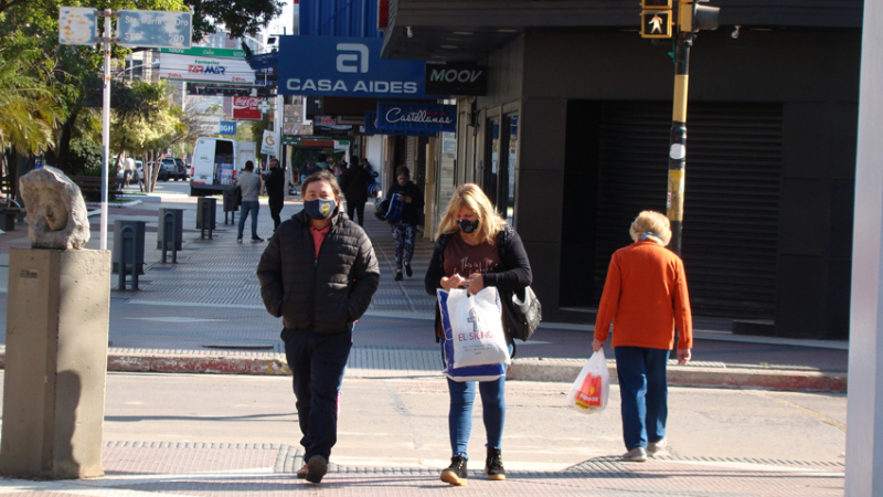 Algunos comercios lograron abrir por última vez, a pesar del feriado