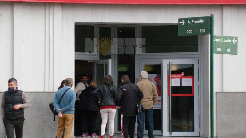 Bancos piden a sus clientes reducir la presencialidad en sucursales