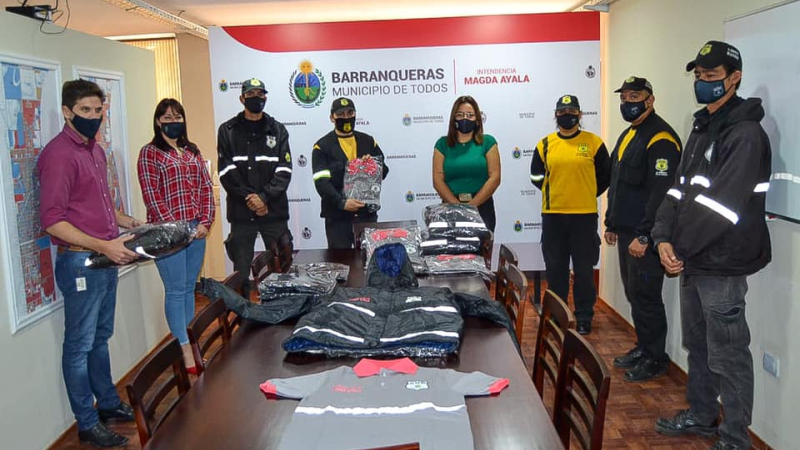 Con recursos propios, el municipio de Barranqueras entregó indumentaria a la GUM