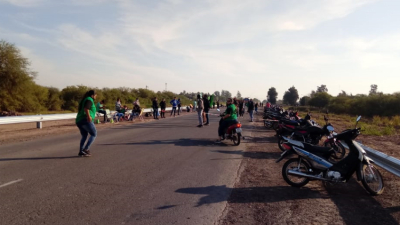 Camionero arremetió contra piqueteros en Castelli