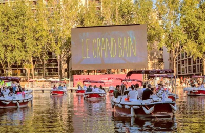La evolución del autocine: instalaron un botecine en París