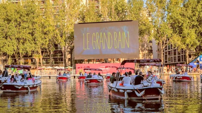 La evolución del autocine: instalaron un botecine en París
