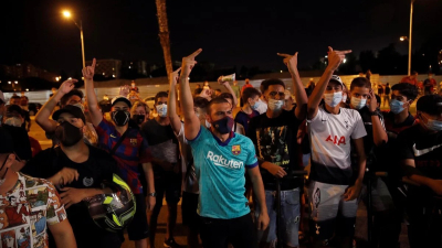 Barcelona: hinchas piden que se quede Lio Messi y la renuncia del presidente Bartomeu