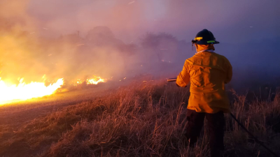 Advierten sobre los riesgos de la exposición de niños al humo de los incendios forestales