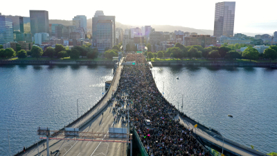 EEUU: decenas de manifestantes antirracistas detenidos en Portland