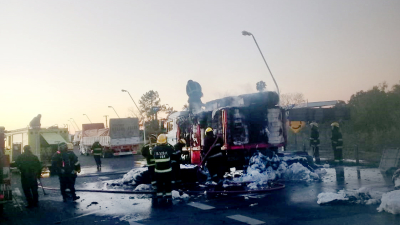 Se incendió camión que transportaba algodón cerca del puente Chaco-Corrientes