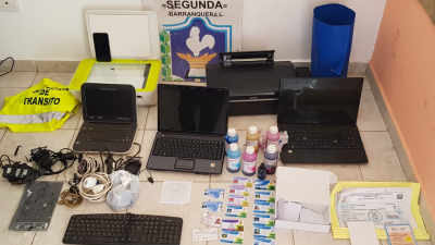 Falsificación de carnés: allanan vivienda y detienen a un agente de tránsito