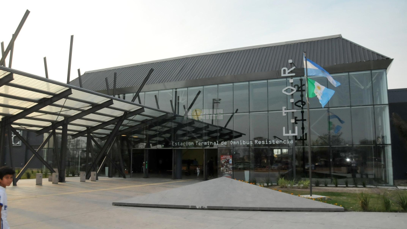 Capitanich anunció la reanudación del transporte terrestre y aéreo