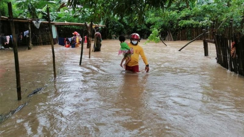 El huracán Eta pasa a categoria 4 en su avance a la costa de Nicaragua y Honduras 