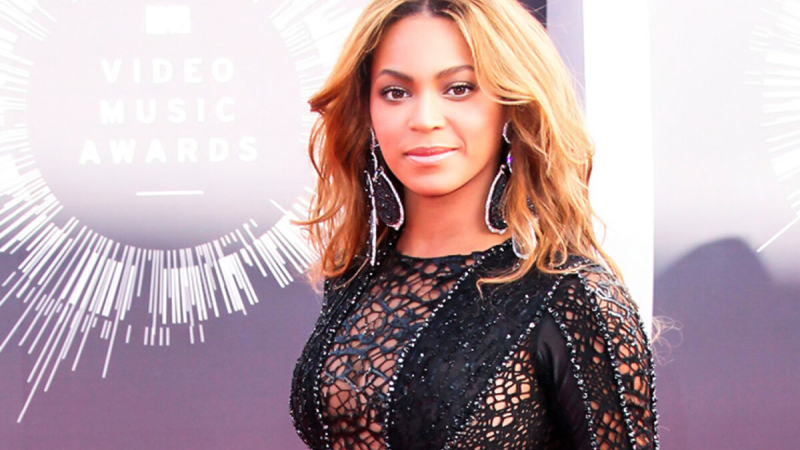 Beyoncé tiene en su casa 80 mil abejas porque son su "animal favorito"