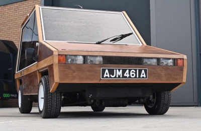 El coche de madera británico