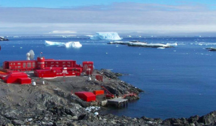 Antartida base militar Chile.jpg